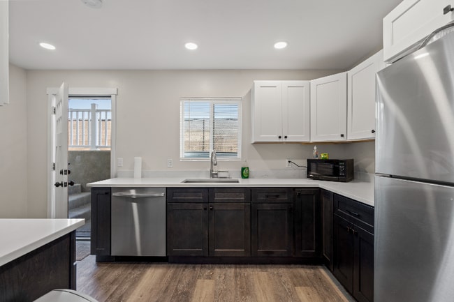 Photo - 7525 Birch St