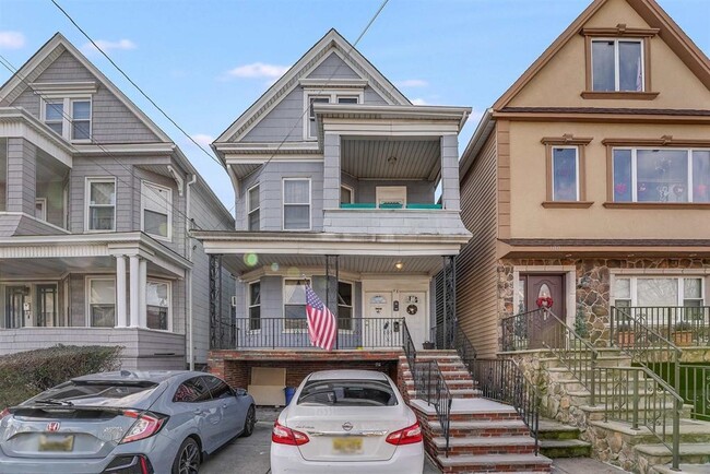 Building Photo - 98 W 47th St Unit 1