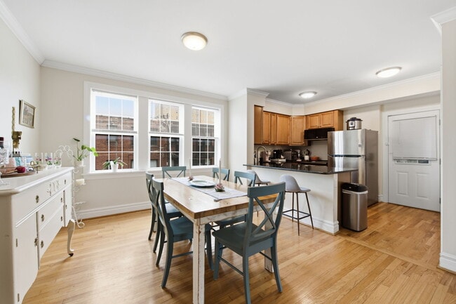 Open Dining & Kitchen with Granite Breakfast Bar – Wydown-Skinker 63105 - Rosebury Rentals
