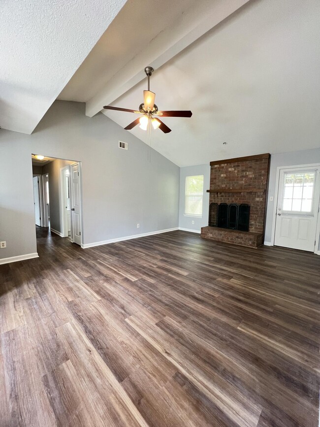 Photo - 1403 Valleybrook Ct House