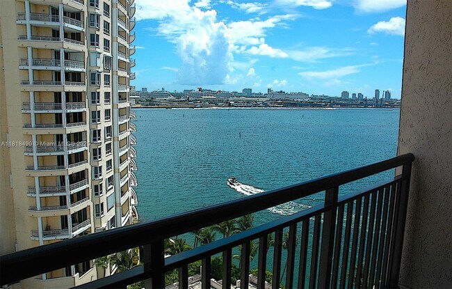 Photo - 540 Brickell Key Dr Condo Unit 1522