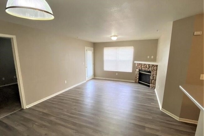 Building Photo - 2226 W Elizabeth St Unit C202