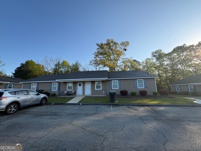 Building Photo - 1701 Claxton Dairy Rd