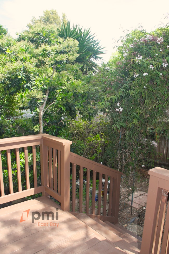 Photo - Charming Cute 2bd / 1 ba Two Stories Hillcrest Park Townhouse