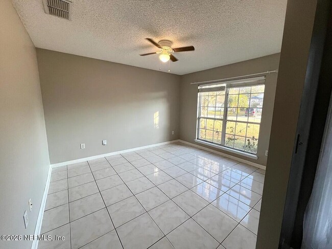 Photo - 913 Mackinaw Trail