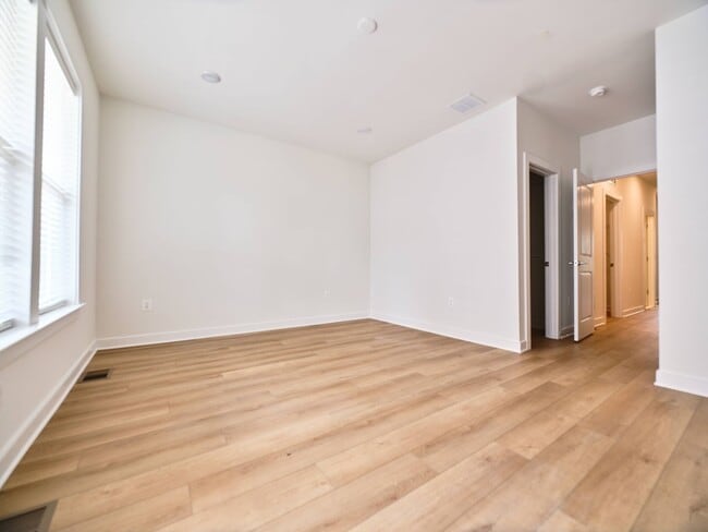Photo - 16076 Frederick Rd