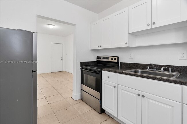 Building Photo - 2050 Lincoln Ave Unit 3 Rental