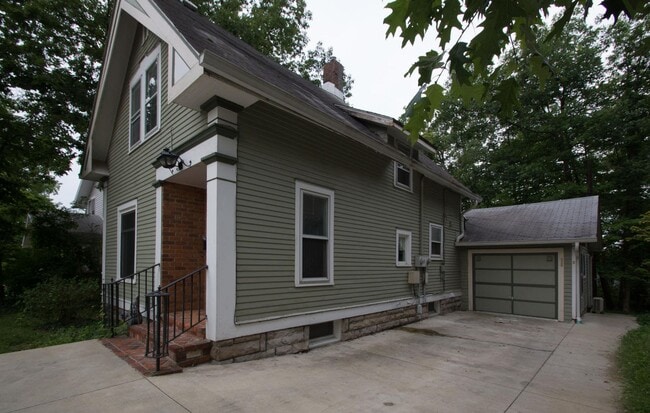 Photo - 526 S Woodlawn Ave Unit #1