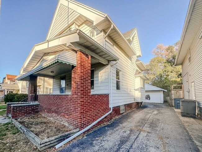 Photo - Very well maintained three bedroom house w...