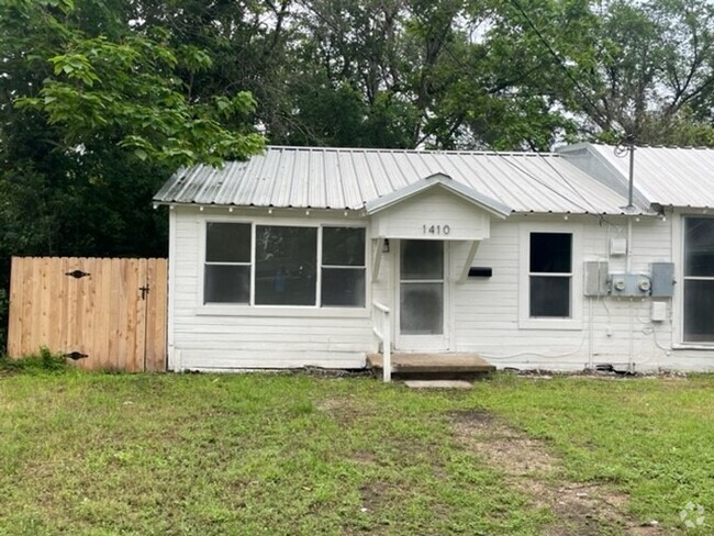 Building Photo - Awesome 3 bedroom space Rental