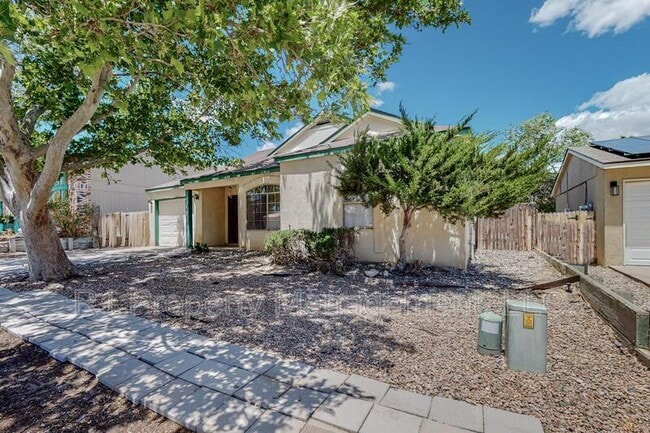 Photo - 1729 Chamisa Rd NE