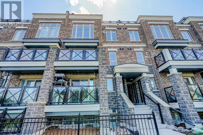 Photo - 10 Westmeath Ln