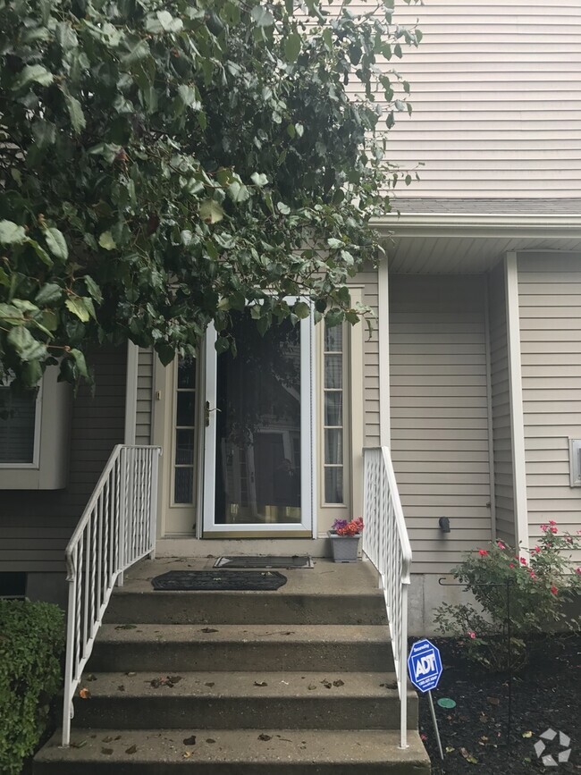 Building Photo - Beautiful home with finished basement