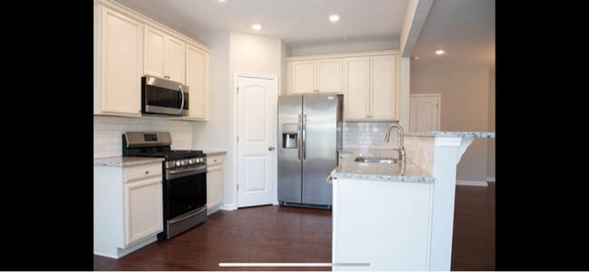 Photo - 1210 Foxcroft Ln