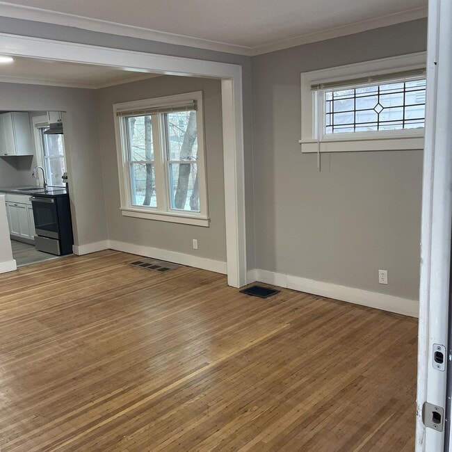 378 Roycroft Dr