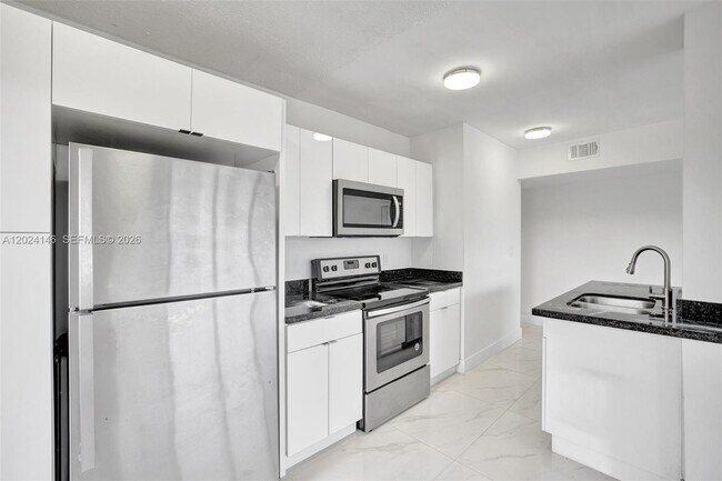 Photo - 2324 S Cypress Bend Dr Unit 2354
