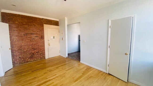 Photo - 40-04 36th Ave