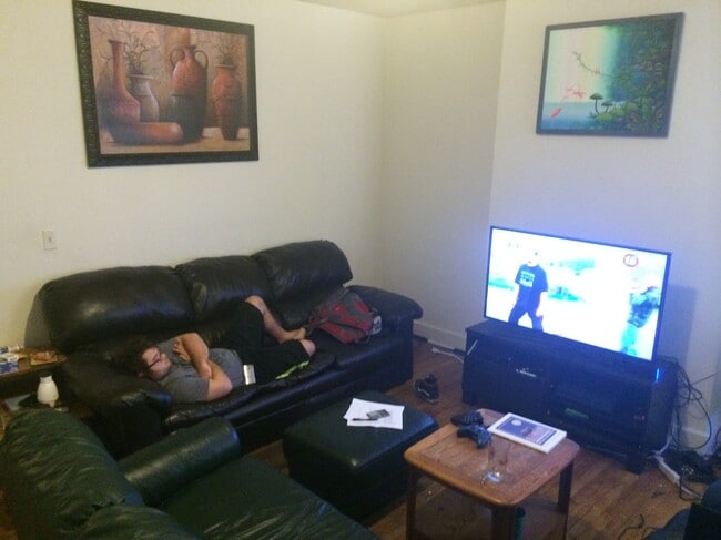 Photo - 3458 Bates St