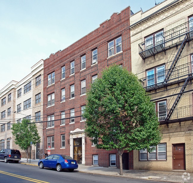 Photo - 372 Anderson Ave