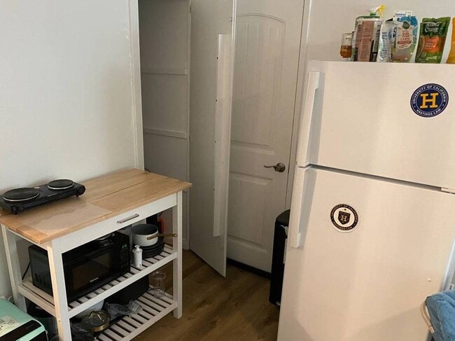 Photo - 5029 Douglas Ln Unidad Master bedroom Studio