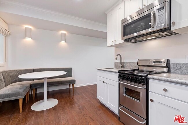 Photo - 609 N Doheny Dr Unit D