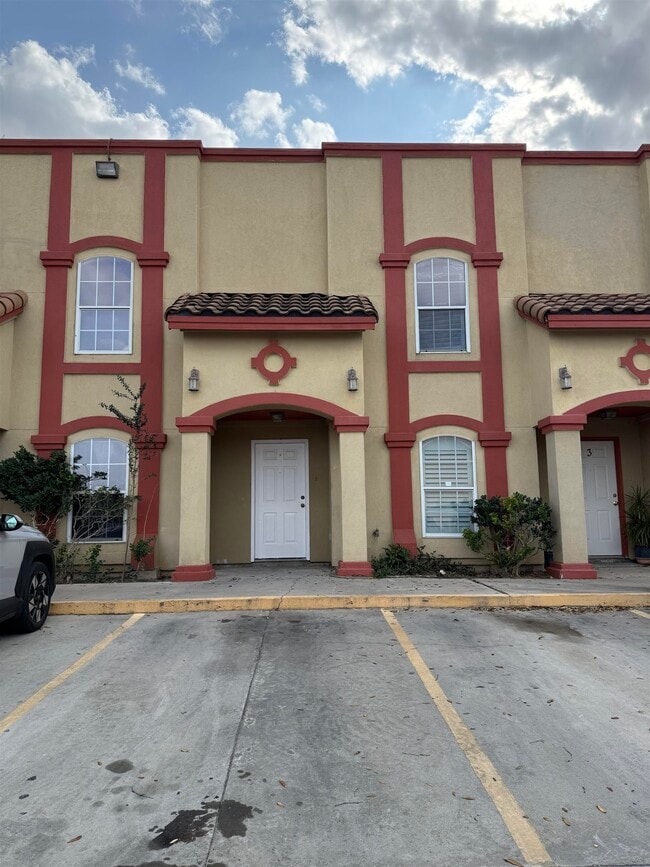 Building Photo - 1020 Dicky Ln Unit 2