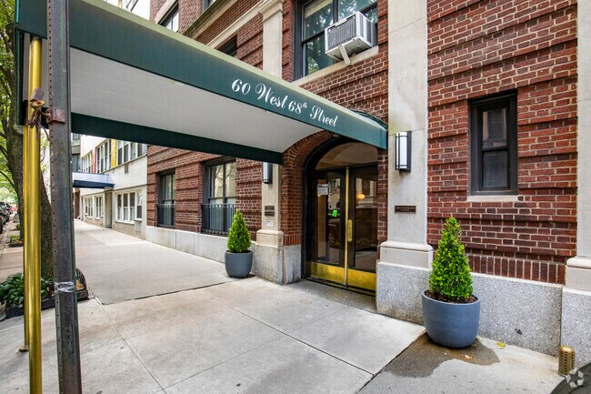 Photo - 60 W 68th St