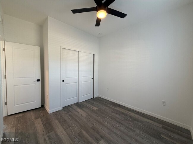 Photo - 5205-5207 30th St SW