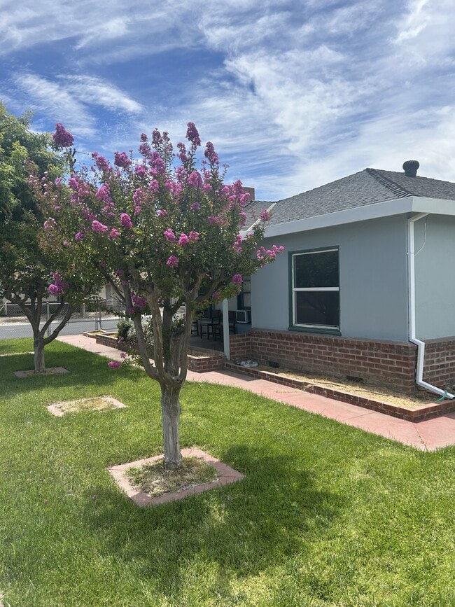 Building Photo - 1301 Higbee Dr Rental