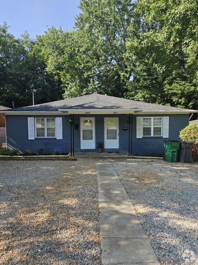 Building Photo - AFFORDABLE, SAFE & CLEAN Cozy 2 Bedroom Av... Rental