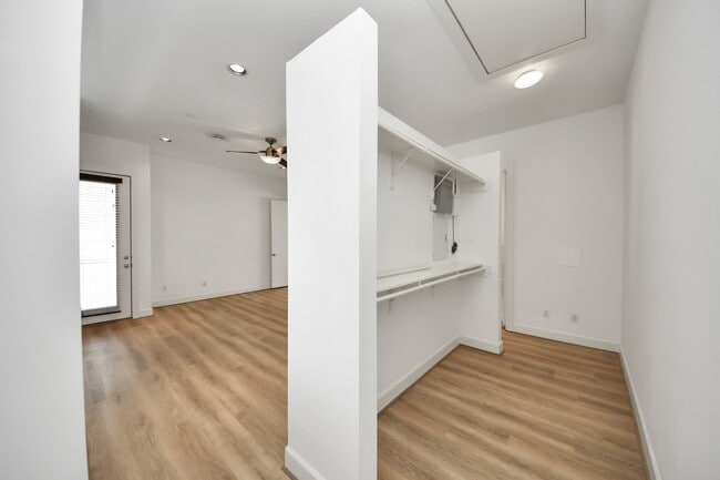 Building Photo - 1822 Southmore Blvd Unit B Rental