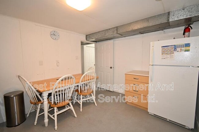 Photo - 236 Nicholson St S