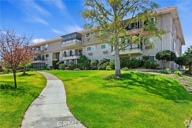 Building Photo - 2355 Via Mariposa W Unit 3F Rental