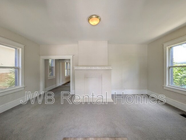 Photo - 203 W 17th St Unidad #1
