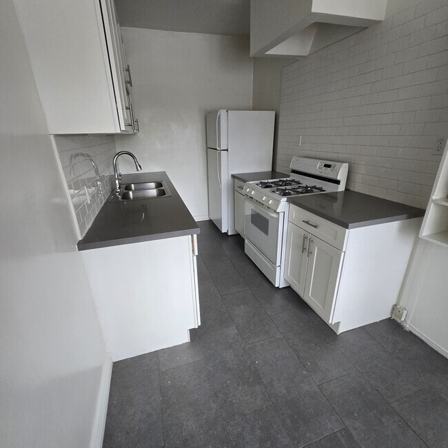 833 N Formosa Ave