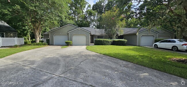Building Photo - 7610 Baymeadows Cir W Rental