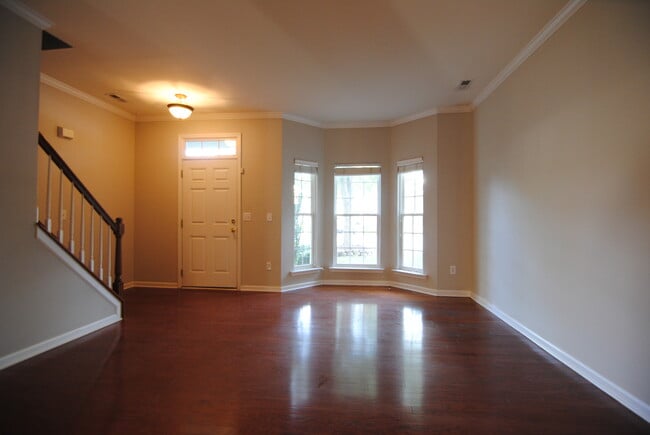 Building Photo - 10722 Edmundson Ave