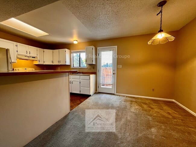 Photo - 918 London Green Way