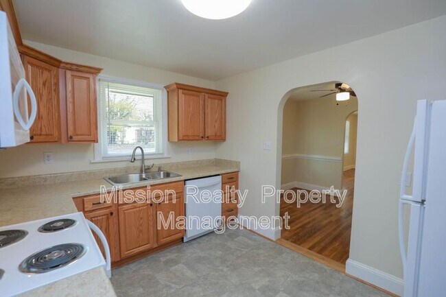 Photo - 7509 Montrose Ave