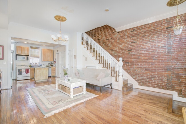 Building Photo - 1631 4th St NW Unit A