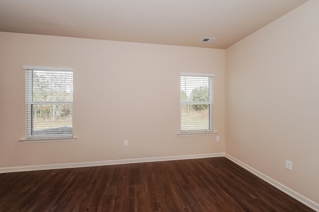 Photo - 165 Clover Ln