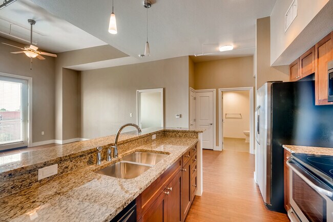 928 Travis Ave Unit 204