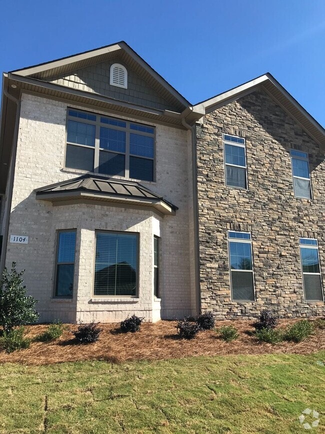 Building Photo - The Townhomes of Runningvine