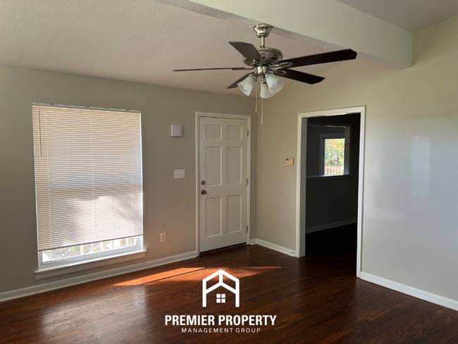 Photo - 2322 Rodgers Dr NE