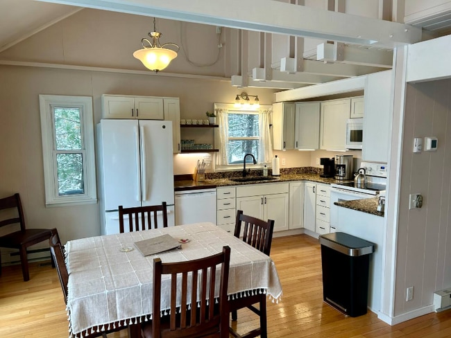 Photo - 542 Island View Dr