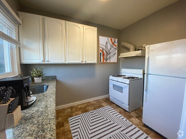Building Photo - 2044 International Blvd - Sunny Studios an... Rental