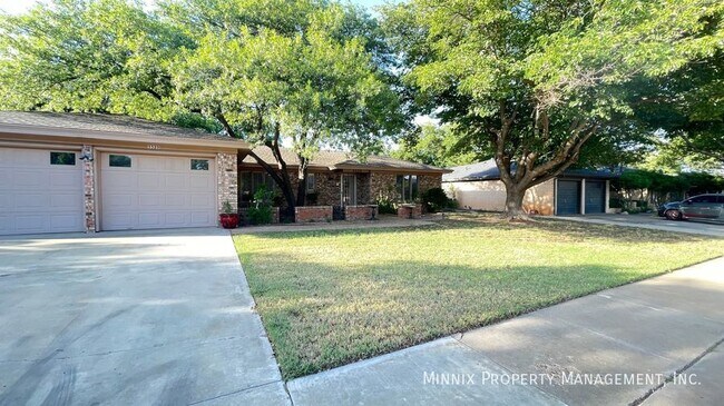 Photo - 5520 80th St