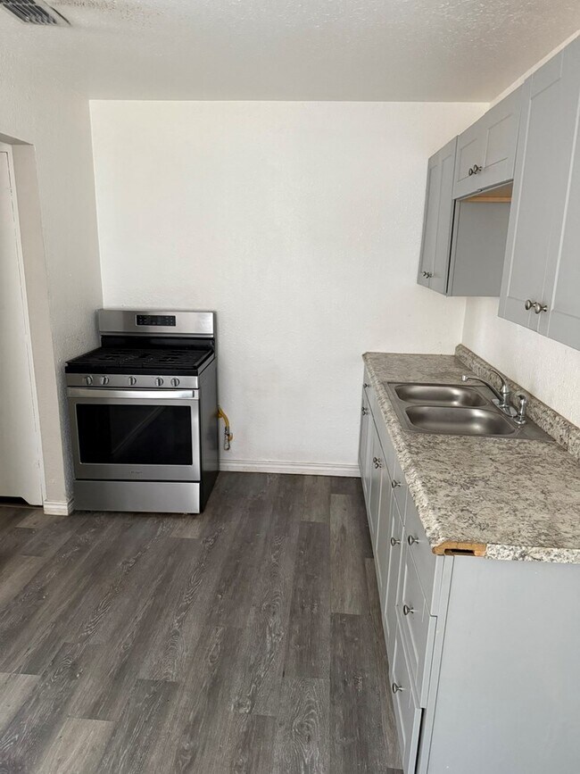 Photo - 319 E 29th St