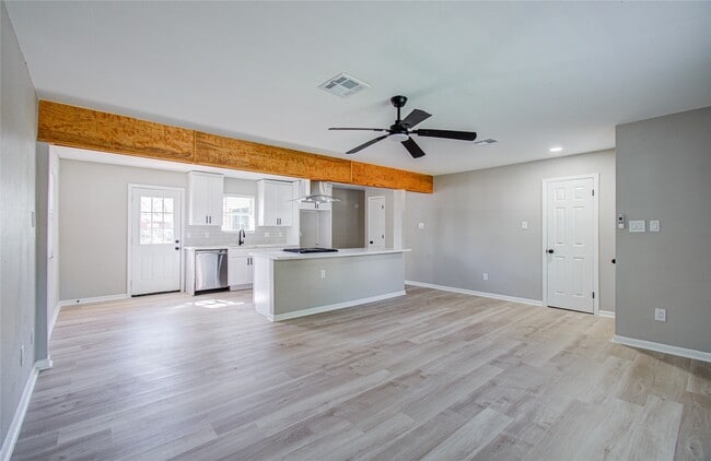 Photo - 411 Oaklawn St