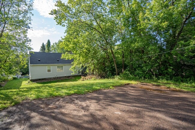 Photo - Duluth MN 5-Bedroom - 2-Bath Single Family